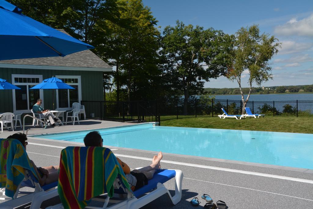 Sandbanks Summer Village Cottages Cherry Valley Екстер'єр фото